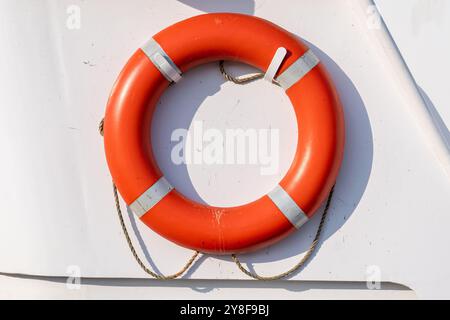 Ringboje an Bord eines Schiffes Stockfoto