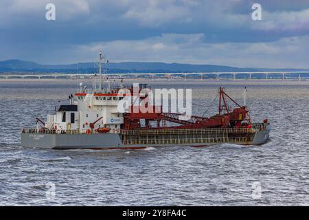 Hopper Dredger City of Cardiff fährt nach Avonmouth, um ihre Sandladung zu unterladen Stockfoto