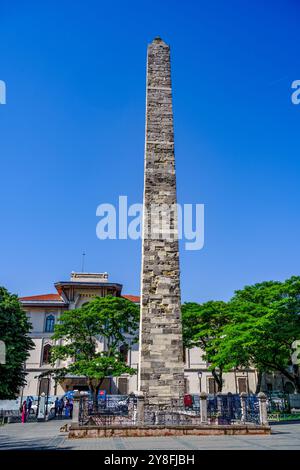 Turkiye. Istanbul. Bezirk Sultanhamet. Der ummauerte Obelisk, auch die Säule von Konstantin VII. Porphyrogenitus genannt Stockfoto
