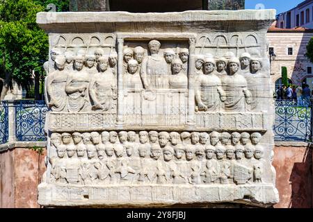 Turkiye. Istanbul. Bezirk Sultanhamet. Bezirk Sultanhamet. Obelisk von Theodosius oder ägyptischer Obelisk. Detailansicht des Sockels Stockfoto