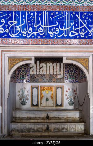 Turkiye. Istanbul. Topkapi Palast. Das Innere der Wohnungen des Sultans und der Brunnen Stockfoto