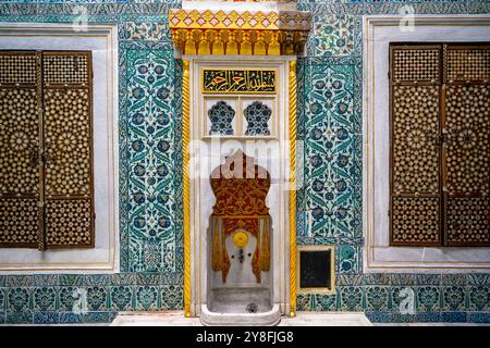 Turkiye. Istanbul. Topkapi Palast. Das Innere der Wohnungen des Sultans und der Brunnen Stockfoto