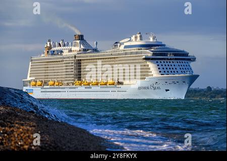 Anthem of the Seas ist ein Kreuzfahrtschiff der Quantum-Klasse, das von Royal Caribbean International betrieben wird. Stockfoto