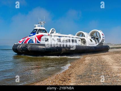 Solent Flyer wird von Hovertravel betrieben und bietet einen Hochgeschwindigkeitsverkehr für Passagiere über den Solent, der Portsmouth und Ryde auf der Isle of Wight verbindet. Stockfoto