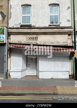 South Norwood High Street während Lockdown, covid 19, Uhrturm, Norwood Junction, London, SE25, GROSSBRITANNIEN Stockfoto