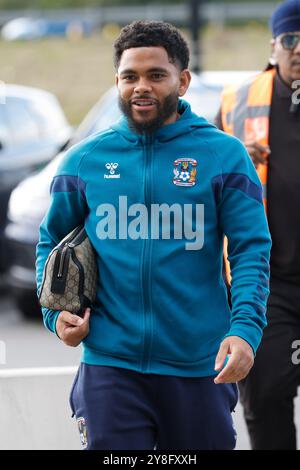 Coventry City's Jay DaSilva vor dem Sky Bet Championship Match in der Coventry Building Society Arena, Coventry. Bilddatum: Samstag, 5. Oktober 2024. Stockfoto