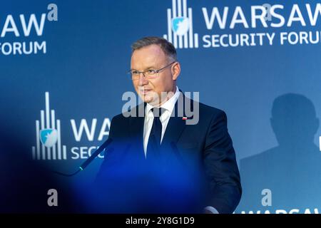 Warschau, Polen. Oktober 2024. Polens Präsident Andrzej Duda spricht während des Warschauer Sicherheitsforums 2024 in Warschau. Das Warschauer Sicherheitsforum 2024 mit dem Titel "Sicherheit gewährleisten, Herausforderungen bewältigen " feiert den 25. Jahrestag des Beitritts Polens zur NATO. (Credit Image: © Marek Antoni Iwanczuk/SOPA Images via ZUMA Press Wire) NUR REDAKTIONELLE VERWENDUNG! Nicht für kommerzielle ZWECKE! Stockfoto