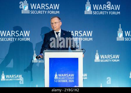 Warschau, Polen. Oktober 2024. Polens Präsident Andrzej Duda spricht während des Warschauer Sicherheitsforums 2024 in Warschau. Das Warschauer Sicherheitsforum 2024 mit dem Titel "Sicherheit gewährleisten, Herausforderungen bewältigen " feiert den 25. Jahrestag des Beitritts Polens zur NATO. (Credit Image: © Marek Antoni Iwanczuk/SOPA Images via ZUMA Press Wire) NUR REDAKTIONELLE VERWENDUNG! Nicht für kommerzielle ZWECKE! Stockfoto