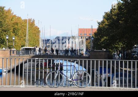 Kopenhagen/Dänemark/05 Oktober 2024/Christianshavn-Kanal am amager isalnd christen in der dänischen Hauptstadt Kopenhagen. (Foto. Francis Joseph Dean/Dean Pictures) (nicht für kommerzielle Zwecke) Stockfoto