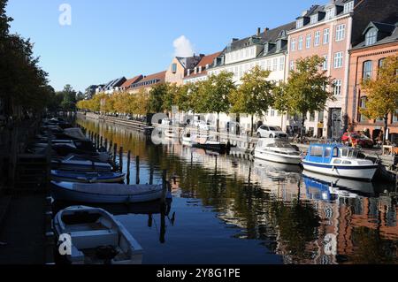 Kopenhagen/Dänemark/05 Oktober 2024/Christianshavn-Kanal am amager isalnd christen in der dänischen Hauptstadt Kopenhagen. (Foto. Francis Joseph Dean/Dean Pictures) (nicht für kommerzielle Zwecke) Stockfoto