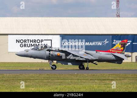 Spanische Marine: McDonnell Douglas AV-8B Harrier II, Auftritt bei der Royal International Air Tattoo 2024. Stockfoto