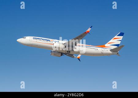 Dubai, Vereinigte Arabische Emirate - 17. Februar 2024: Smartwings Boeing 737-800 Flugzeug am Flughafen Dubai (DXB) in den Vereinigten Arabischen Emiraten. Stockfoto