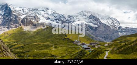 Atemberaubender Blick auf Eiger's Nordwand und Grindelwald Tal von kleine Scheidegg, Grindelwald, Kanton Bern, Schweiz Stockfoto