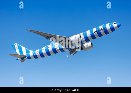 Frankfurt, Deutschland - 14. Mai 2024: Flugzeug des Condor Airbus A330-900 am Flughafen Frankfurt (FRA). Stockfoto