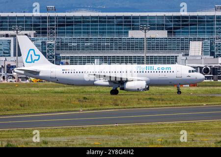 Frankfurt, Deutschland - 14. Mai 2024: Flugzeug des FlyLili Airbus A320 am Flughafen Frankfurt (FRA). Stockfoto