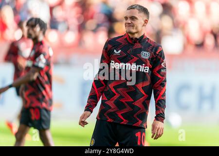 Leverkusen, Deutschland. Oktober 2024. LEVERKUSEN, DEUTSCHLAND - 5. OKTOBER: Florian Wirtz von Bayer 04 Leverkusen vor dem Bundesliga-Spiel zwischen Bayer 04 Leverkusen und Holstein Kiel in der BayArena am 5. Oktober 2024 in Leverkusen. (Foto von Joris Verwijst/Orange Pictures) Credit: Orange Pics BV/Alamy Live News Stockfoto