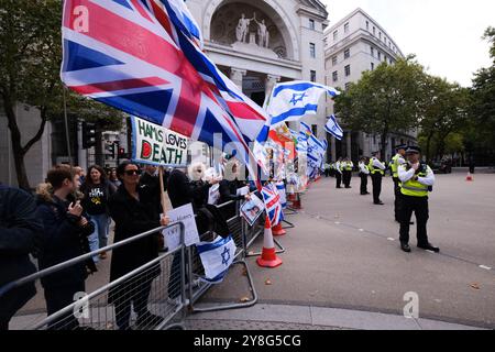 Aldwych, London, Großbritannien. Oktober 2024. Der Marsch für Palästina Yhrough London, kurz vor dem 1. Jahrestag des Angriffs auf das Nova Music Festival am 7. Oktober 2023. Quelle: Matthew Chattle/Alamy Live News Stockfoto