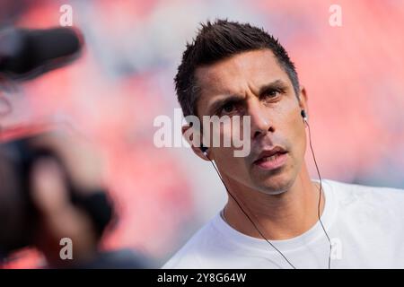 Leverkusen, Deutschland. Oktober 2024. Fußball: Bundesliga, Bayer Leverkusen - Holstein Kiel, Spieltag 6, BayArena. Kieler Trainer Marcel Rapp. Hinweis: Rolf Vennenbernd/dpa - WICHTIGER HINWEIS: Gemäß den Vorschriften der DFL Deutschen Fußball-Liga und des DFB Deutschen Fußball-Bundes ist es verboten, im Stadion und/oder des Spiels aufgenommene Fotografien in Form von sequenziellen Bildern und/oder videoähnlichen Fotoserien zu verwenden oder zu nutzen./dpa/Alamy Live News Stockfoto