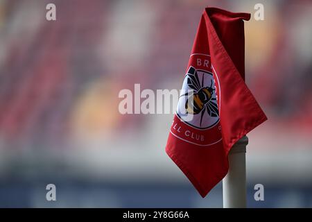 Oktober 2024; Gtech Community Stadium, Brentford, London, England; Premier League Football, Brentford gegen Wolverhampton Wanderers; eine Eckflagge von Brentford Stockfoto