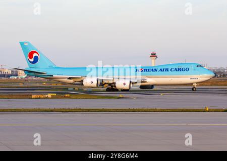 Frankfurt, Deutschland - 6. August 2024: Korean Air Cargo Boeing 747-8F Flugzeug in Frankfurt. Stockfoto