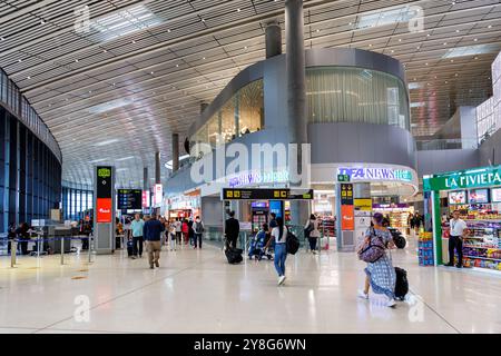 Panama-Stadt, Panama - 30. Juni 2024: Flughafen Tocumen Terminal 2 in Panama-Stadt, Panama. Stockfoto