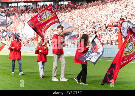 Leverkusen, Deutschland. Oktober 2024. LEVERKUSEN, DEUTSCHLAND - 5. OKTOBER: Fans und Fans von Bayer 04 Leverkusen beim Bundesliga-Spiel zwischen Bayer 04 Leverkusen und Holstein Kiel in der BayArena am 5. Oktober 2024 in Leverkusen. (Foto von Joris Verwijst/Orange Pictures) Credit: Orange Pics BV/Alamy Live News Stockfoto