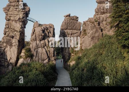 Drohnenansicht der Sandsteinformation Externsteine ​​a Teutoburger Wald Stockfoto