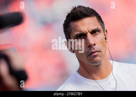 Leverkusen, Deutschland. Oktober 2024. Fußball: Bundesliga, Bayer Leverkusen - Holstein Kiel, Spieltag 6, BayArena. Kieler Trainer Marcel Rapp. Hinweis: Rolf Vennenbernd/dpa - WICHTIGER HINWEIS: Gemäß den Vorschriften der DFL Deutschen Fußball-Liga und des DFB Deutschen Fußball-Bundes ist es verboten, im Stadion und/oder des Spiels aufgenommene Fotografien in Form von sequenziellen Bildern und/oder videoähnlichen Fotoserien zu verwenden oder zu nutzen./dpa/Alamy Live News Stockfoto