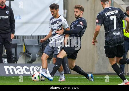 Fussball: 3. Liga, 9. Spieltag, SV Sandhausen - SV Waldhof Mannheim am 05.10.2024 in Sandhausen GP Stadion am Hardtwald, Deutschland: Am Ball Christoph Ehlich 3, SV Sandhausen im Zweikampf mit Lukas Klünter 24, SV Waldhof Mannheim. Sandhausen GP Stadion am Hardtwald Deutschland *** Fußball 3 Liga, Spieltag 9, SV Sandhausen SV Waldhof Mannheim am 05 10 2024 im Sandhausen GP Stadion am Hardtwald, Deutschland auf dem Ball Christoph Ehlich 3, SV Sandhausen im Duell mit Lukas Klünter 24, SV Waldhof Mannheim Sandhausen GP Stadion am Hardtwald Deutschland Copyright: XChristophxKinzingerx Stockfoto