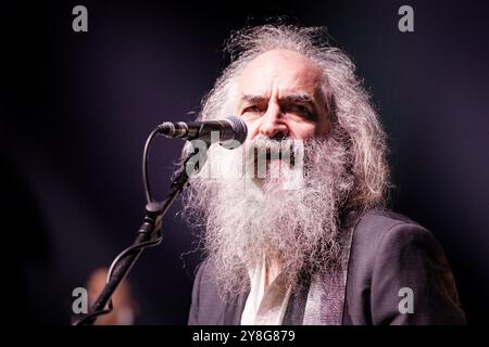 Nahaufnahme von Warren Ellis, auf der Bühne mit Nick Cave and the Bad Seeds im Hovet in Stockholm, Oktober 2024 Stockfoto