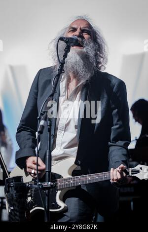 Warren Ellis, auf der Bühne mit Nick Cave and the Bad Seeds im Hovet in Stockholm, Oktober 2024 Stockfoto