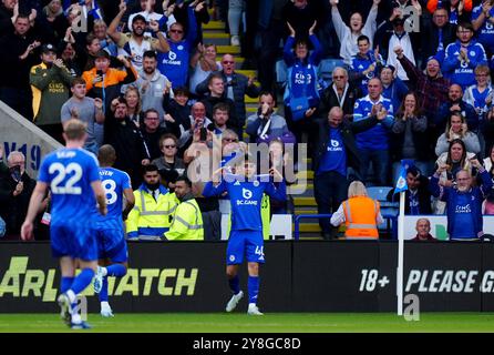 Facundo Buonanotte in Leicester City feiert das erste Tor ihrer Mannschaft während des Premier League-Spiels im King Power Stadium in London. Bilddatum: Samstag, 5. Oktober 2024. Stockfoto