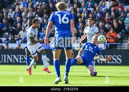 Leicester, Großbritannien. Oktober 2024. Evanilson of Bournemouth schießt während des Premier League-Spiels Leicester City gegen Bournemouth im King Power Stadium, Leicester, Großbritannien, 5. Oktober 2024 (Foto: Craig Thomas/News Images) in, am 2024. (Foto: Craig Thomas/News Images/SIPA USA) Credit: SIPA USA/Alamy Live News Stockfoto