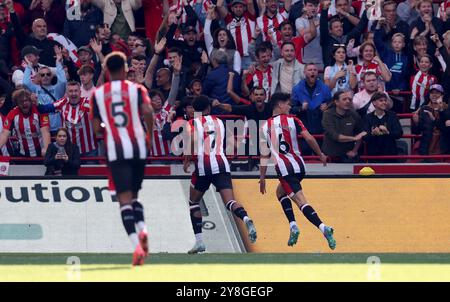 Brentfords Christian Norgaard feiert das dritte Tor des Spiels während des Spiels der Premier League im Gtech Community Stadium in London. Bilddatum: Samstag, 5. Oktober 2024. Stockfoto