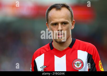 London, Großbritannien. September 2024. London, England, 5. Oktober 2024: Mikkel Damsgaard (24 Brentford) während des Premier League Spiels zwischen Brentford und Wolverhampton Wanderers im Gtech Community Stadium in London, England (Alexander Canillas/SPP) Credit: SPP Sport Press Photo. /Alamy Live News Stockfoto