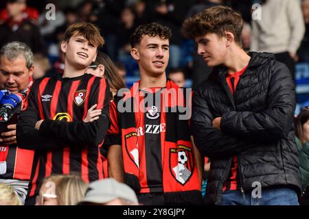 Leicester, Großbritannien. Oktober 2024. AFC Bournemouth Fans sprechen über das Spiel vor dem Spiel Leicester City FC gegen Bournemouth FC English Premier League im King Power Stadium, Leicester, England, Großbritannien am 5. Oktober 2024 Credit: Every Second Media/Alamy Live News Stockfoto