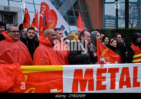 Demonstration der Arbeiter von CGT-Metallurgen im MEDEF-Hauptquartier in Lyon, Frankreich Stockfoto