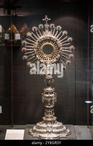 Custody, gegossenes Silber mit Fase und Kristallen, 1670, Diözesanmuseum Huesca, Aragon Gemeinde, Spanien. Stockfoto