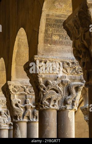 Romanische Hauptstadt im Kreuzgang, Kloster San Pedro el Viejo, Huesca, Aragon Gemeinde, Spanien. Stockfoto