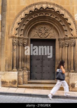 Hinteres Portal des Kreuzgangs, Kloster San Pedro el Viejo, Huesca, Aragon Gemeinde, Spanien. Stockfoto