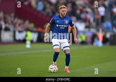 London, Großbritannien. Oktober 2024. Wes Burns aus Ipswich Town während des Spiels West Ham vs Ipswich Town, Premier League im London Stadium Stratford. Dieses Bild ist NUR für REDAKTIONELLE ZWECKE bestimmt. Für jede andere Verwendung ist eine Lizenz von Football DataCo erforderlich. Quelle: MARTIN DALTON/Alamy Live News Stockfoto