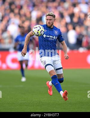 London, Großbritannien. Oktober 2024. Wes Burns aus Ipswich Town während des Spiels West Ham vs Ipswich Town, Premier League im London Stadium Stratford. Dieses Bild ist NUR für REDAKTIONELLE ZWECKE bestimmt. Für jede andere Verwendung ist eine Lizenz von Football DataCo erforderlich. Quelle: MARTIN DALTON/Alamy Live News Stockfoto