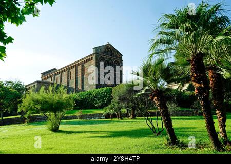 Die Kirche San Nicola im romanischen Stil in Ottana, Sardinien, Italien Stockfoto