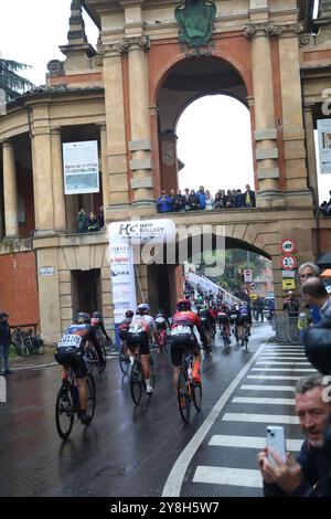 Bologna, Italien. Oktober 2024. Bologna, Italia - Cronaca - 5 Ottobre 2024 - Gara ciclistica Giro dell'Emilia vincitore Tadej Pogacar - (Foto Michele Nucci/LaPresse) News - Bologna, Italien - 05. Oktober 2024 - Gewinner des Giro dell'Emilia-Radrennens Tadej Pogacar - (Foto Michele Nucci/LaPresse) Credit: LaPresse/Alamy Live News Stockfoto