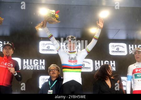 Bologna, Italien. Oktober 2024. Bologna, Italia - Cronaca - 5 Ottobre 2024 - Gara ciclistica Giro dell'Emilia vincitore Tadej Pogacar - (Foto Michele Nucci/LaPresse) News - Bologna, Italien - 05. Oktober 2024 - Gewinner des Giro dell'Emilia-Radrennens Tadej Pogacar - (Foto Michele Nucci/LaPresse) Credit: LaPresse/Alamy Live News Stockfoto