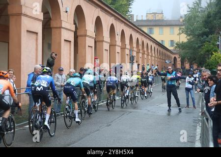 Bologna, Italien. Oktober 2024. Bologna, Italia - Cronaca - 5 Ottobre 2024 - Gara ciclistica Giro dell'Emilia vincitore Tadej Pogacar - (Foto Michele Nucci/LaPresse) News - Bologna, Italien - 05. Oktober 2024 - Gewinner des Giro dell'Emilia-Radrennens Tadej Pogacar - (Foto Michele Nucci/LaPresse) Credit: LaPresse/Alamy Live News Stockfoto