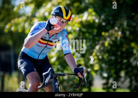 Leuven, Belgien. Oktober 2024. Die belgische Lotte Kopecky wurde während des Frauen-Elite-Rennens bei der UCI-Weltmeisterschaft im Gravel am Samstag, den 5. Oktober 2024, in Leuven im Einsatz gezeigt. BELGA FOTO JASPER JACOBS Credit: Belga News Agency/Alamy Live News Stockfoto