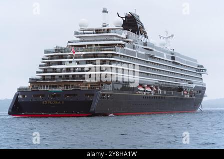 MSC Explora 2 legt in Saint-Tropez an: Luxuriöse Bootstour am berühmten Hafen Stockfoto