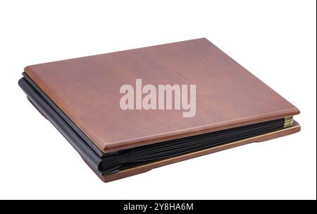 Braunes Fotobuch mit Holzeinband isoliert auf weißem Hintergrund. Stockfoto