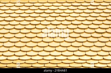 Gelbes Keramikfliesen-Dachmuster. Stockfoto